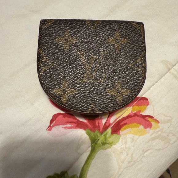 Louis Vuitton Accessories - Louis Vuitton Classic Monogram Key Holder